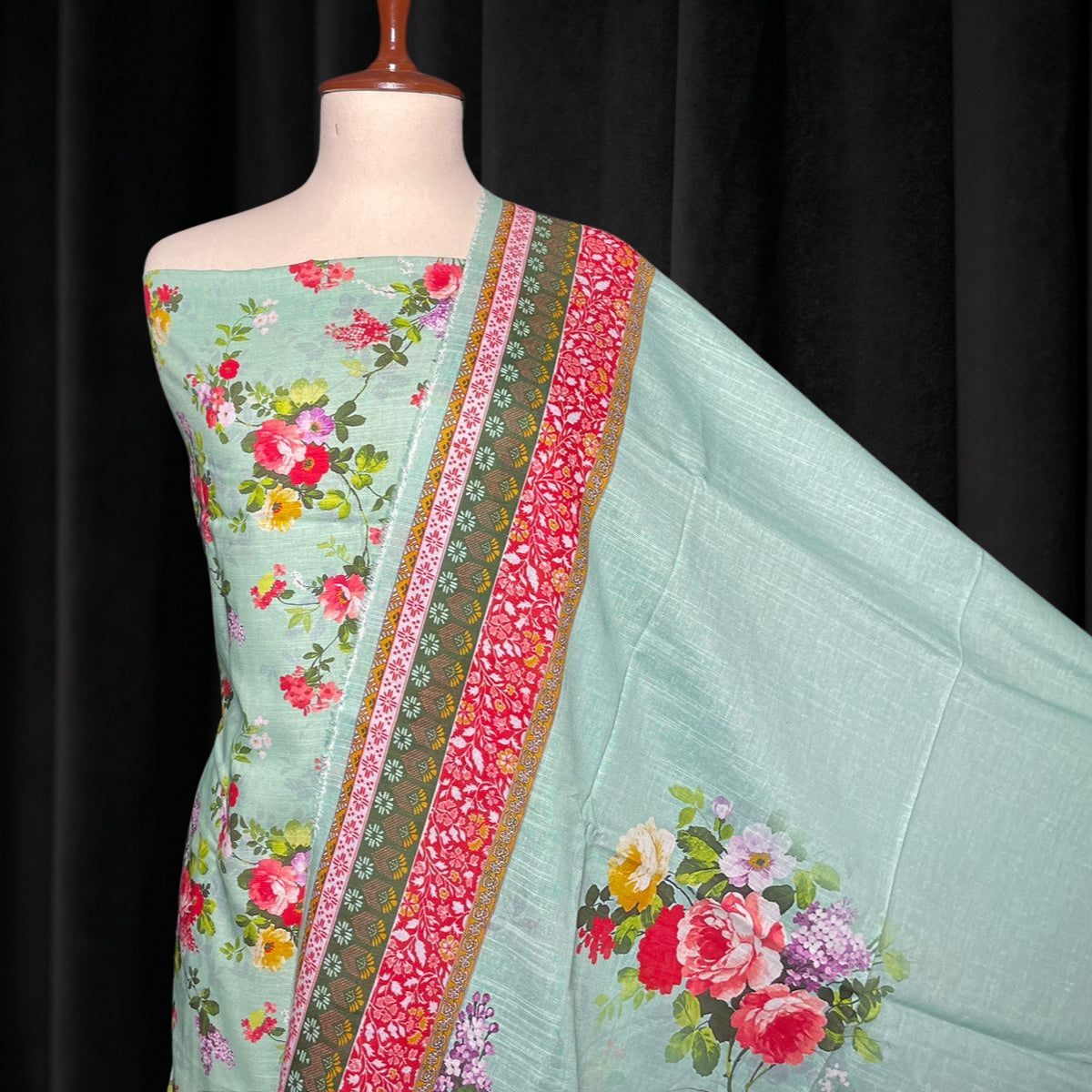 Digital Printed Khaddar 3 Piece Suit D8
