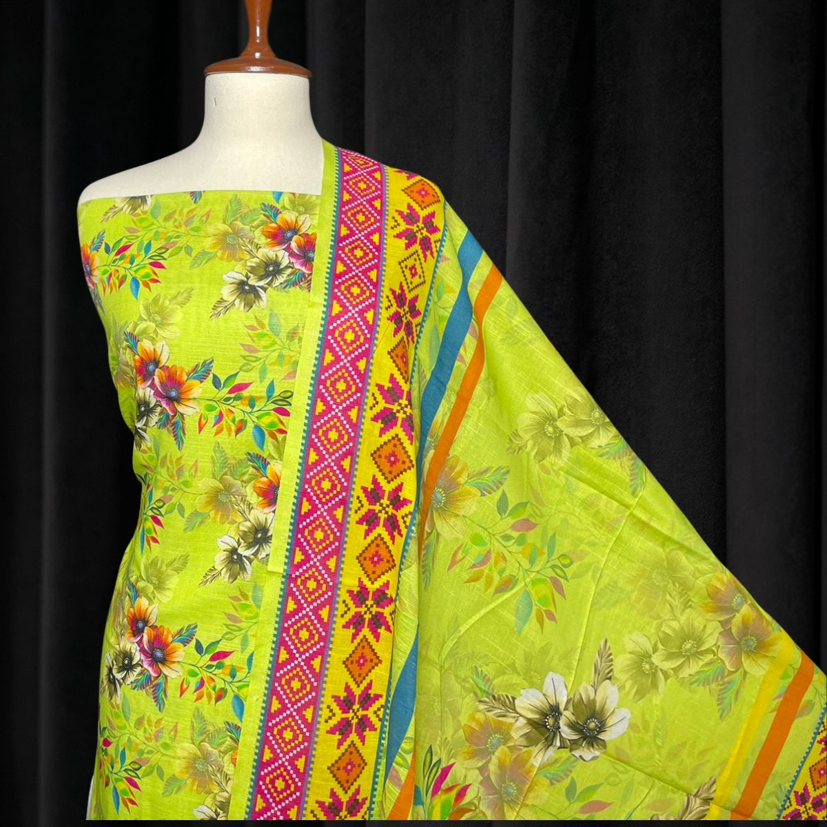 Digital Printed Khaddar 3 Piece Suit D7