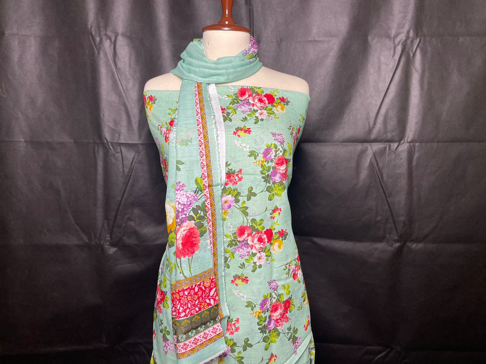 Digital Printed Khaddar 3 Piece Suit D8