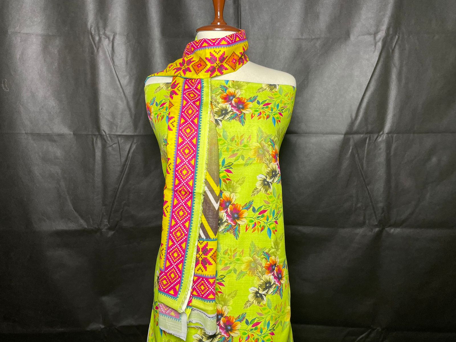 Digital Printed Khaddar 3 Piece Suit D7