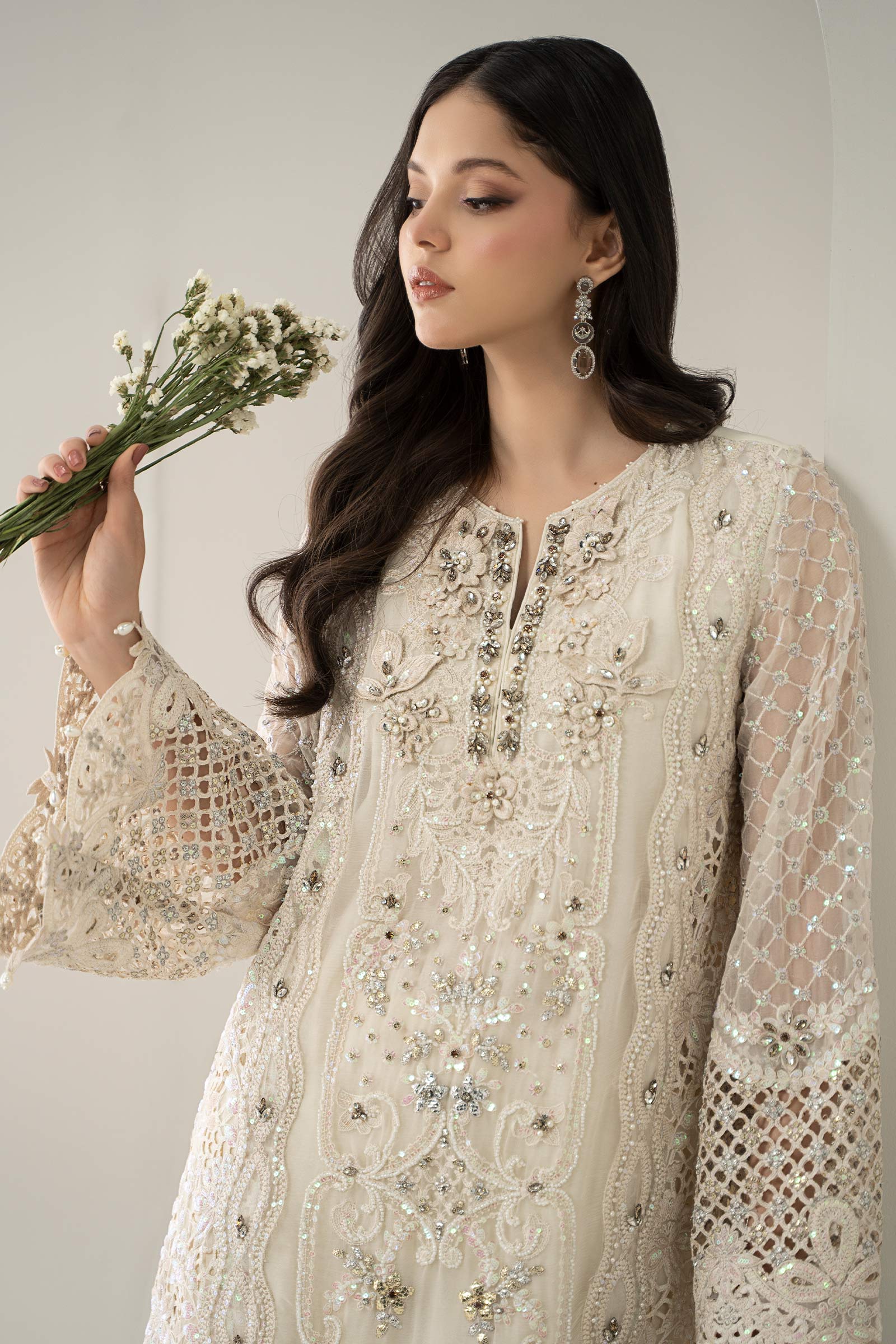 Noora – Ivory Charm Formal Set