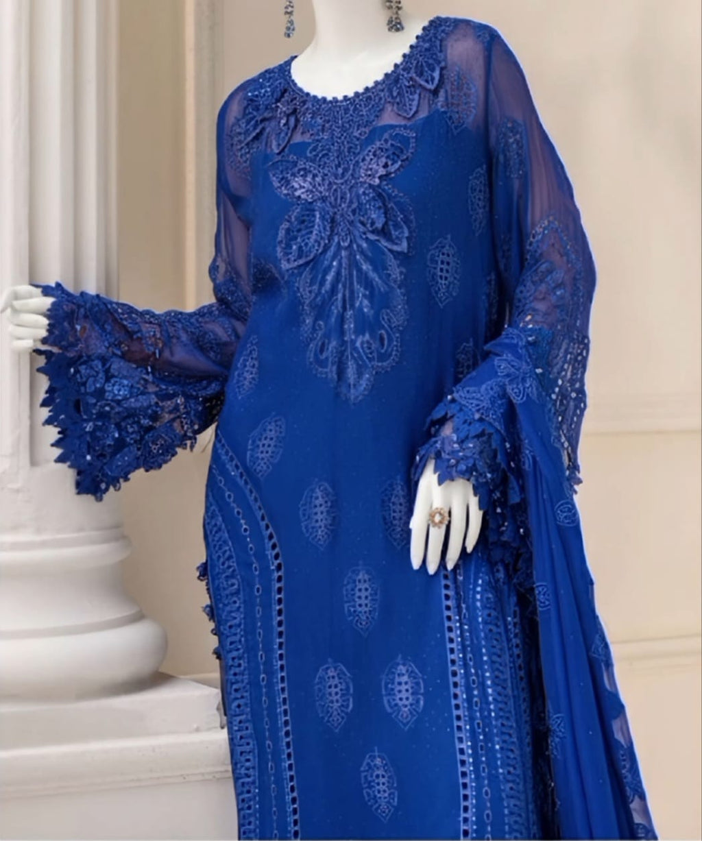 Maria.B – D3 (Royal Azure)